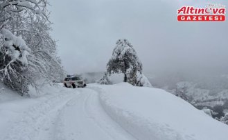 Düzce'de köyde rahatsızlanan yaşlı hastaya, yoğun kar nedeniyle paletli ambulansla ulaşıldı