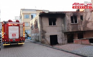 Ünye'de metruk evde çıkan yangın söndürüldü