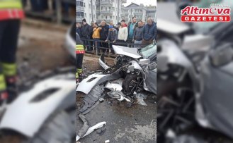 Ordu'da iki otomobilin çarpıştığı kazada 1 kişi öldü, 4 kişi yaralandı