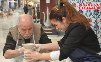 Kütahya Çiniciler Çarşısı’nda “canlı performans” dönemi başladı