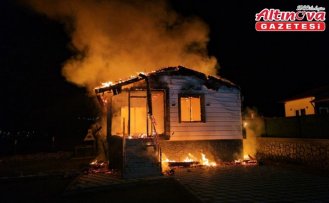 Çorum'da yangın çıkan bağ evi kullanılamaz hale geldi