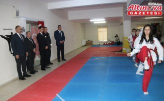 Taşova Kaymakamı Kartal'dan tekvando kursuna ziyaret