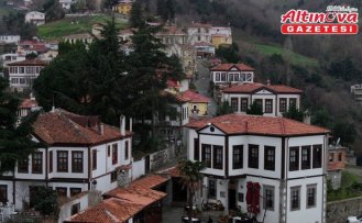 Trabzon'daki Orta Mahalle ziyaretçilerini tarihi güzellikleri keşfe çıkarıyor