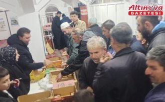 Yeşilyurt Kaymakamı Altın, camide helva dağıttı