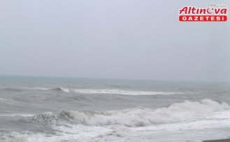 Akçakoca'da kuvvetli rüzgar etkili oldu