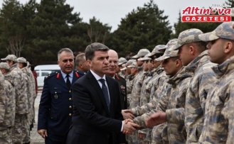 Amasya Valisi Bakan'dan Merzifon 5. Ana Jet Üs Komutanlığına bayram ziyareti