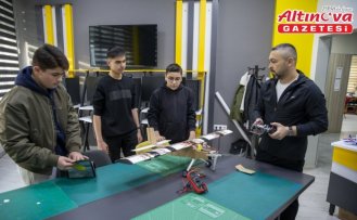 Bolu'da lise öğrencileri uçak kanatlarındaki titreşimden elektrik üreten sistem geliştirdi