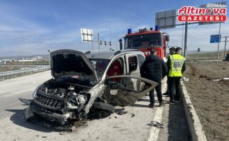 Çorum'da çarpışan iki otomobildeki 6 kişi yaralandı