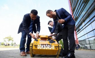 Üniversite öğrencileri elektromanyetik fırlatıcılı mini tank yaptı