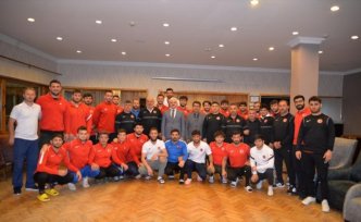 Serbest Güreş A Milli Takımı, Akdeniz Oyunları'na Bolu'da hazırlanıyor