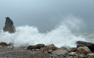 Bartın'da sağanak ve şiddetli rüzgar hayatı olumsuz etkiliyor
