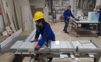 Zonguldak'ta sanayinin kadın yüzü Dilara, tasarımdan montaja çalıştığı atölyeye renk katıyor