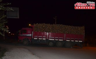 Çorum'da arıza yapan kamyon trafikte aksamaya neden oldu