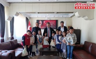 İlkokul öğrencileri Artova Belediye Başkanı Ali Güner'i ziyaret etti