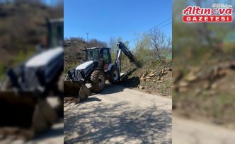 Almus'ta köy grup yollarında temizleme çalışması yapıldı