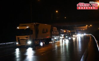 Anadolu Otoyolu'nda makas atan tır ulaşımı aksattı