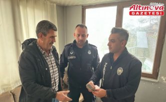 Tokat'ta zabıta ekipleri bulduğu parayı sahibine teslim etti