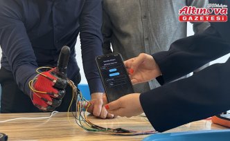 Üniversite öğrencileri işitme engelli bireyler için “akıllı iletişim eldiveni“ geliştirdi