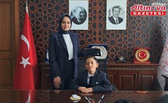 Yakakent'te makam koltukları temsilen çocuklara devredildi