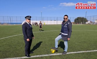 Yakakent'te futbol maçında başlama vuruşunu polisler yaptı