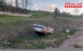 Tokat'ta şarampole devrilen otomobildeki 2 kişi yaralandı