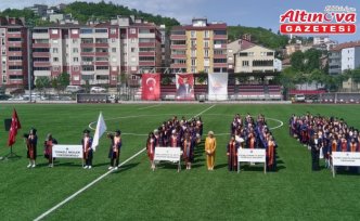 Türkeli'de 139 üniversite öğrencisi mezuniyet heyecanı yaşadı