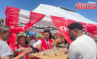 CHP Ladik İlçe Başkanlığı vatandaşlara aşure dağıttı