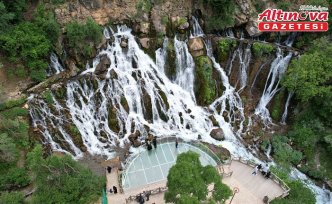 Gümüşhane'deki Tomara Şelalesi ziyaretçilerin uğrak noktası oldu