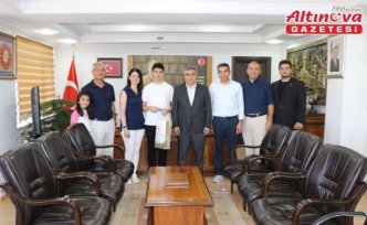 LGS sınavında tam puan alan öğrencilerden Kaymakam Karaaslan'a ziyaret