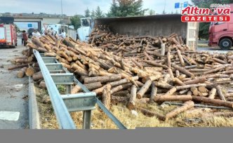 Amasya’da devrilen tırın sürücüsü yaralandı