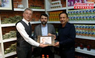 Safranbolulu “Derman Ali Baba“nın Cumhurbaşkanı Erdoğan'a yazdığı şiir milletvekillerine teslim edildi