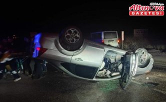 Boyabat'ta devrilen otomobildeki 2 kişi yaralandı