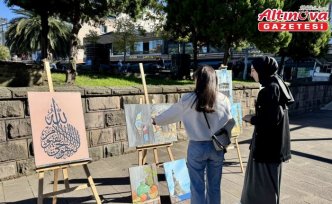 Giresun'da üniversite öğrencileri resim sergisi açtı