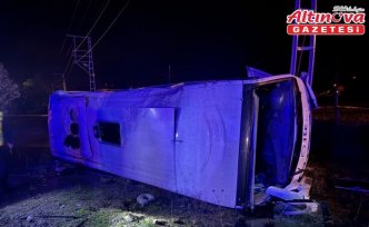 Kastamonu'da tur midibüsü devrildi, 25 kişi yaralandı