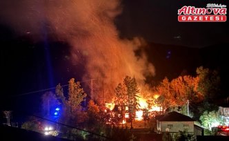 Kastamonu'da çıkan yangında 2 katlı ev zarar gördü