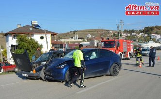 Samsun'da iki otomobilin karıştığı kazada 1 kişi yaralandı