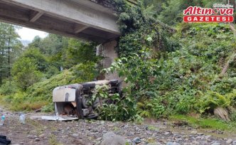 Samsun'da köprüden düşen hafif ticari araçtaki 2 kişi yaralandı