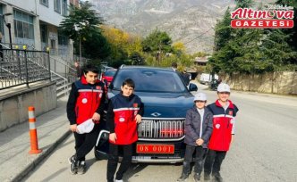 Artvin Valisi Ergün, öğrencileri evlerine makam aracı Togg'la gönderdi