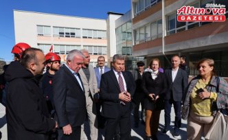 Artvin'de yamaçtan kopan kaya parçaları Çoruh Nehri'ne düştü