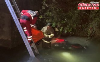 Bartın'da dere yatağına devrilen motosikletin sürücüsünü itfaiye kurtardı