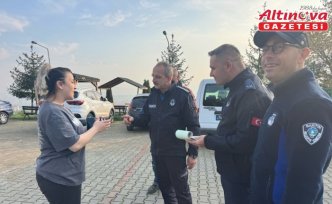 Bartın'da temizlik işçisi yolda bulduğu cüzdanı sahibine teslim etti