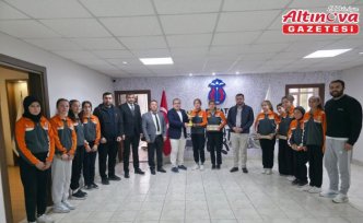 Başarılı sporcular Bayat Belediye Başkanı Ünlü'yü ziyaret etti