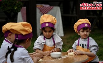 Çocuklar aile kavramını “geçmişin izini sürerek“ öğreniyor