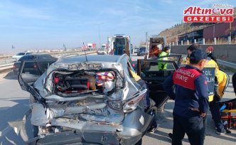 Çorum'da kamyonla cipin çarpışması sonucu 5 kişi yaralandı