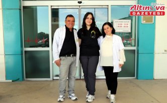 Genç doktorun mesai arkadaşları aynı hastanede görev yapan anne ve babası