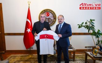 Genç Milli Takımlar Teknik Koordinatörü Aybaba, Kastamonu Valisi Dallı'yı ziyaret etti