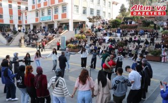 Rize'de üniversite öğrencileri vize sınavları öncesi tulum eşliğinde eğlendi