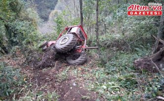 Alaçam'da devrilen traktörün sürücüsü yaralandı
