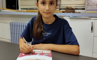 Sinop'ta ilkokul öğrencisi çizdiği karikatürle dünya birincisi oldu