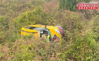 Sinop’ta ticari taksinin devrildiği kazada 2 kişi yaralandı